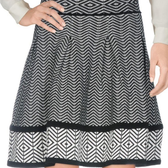 MAJE Black and white stretch Jacquard knit mini skit - Picture 4 of 4